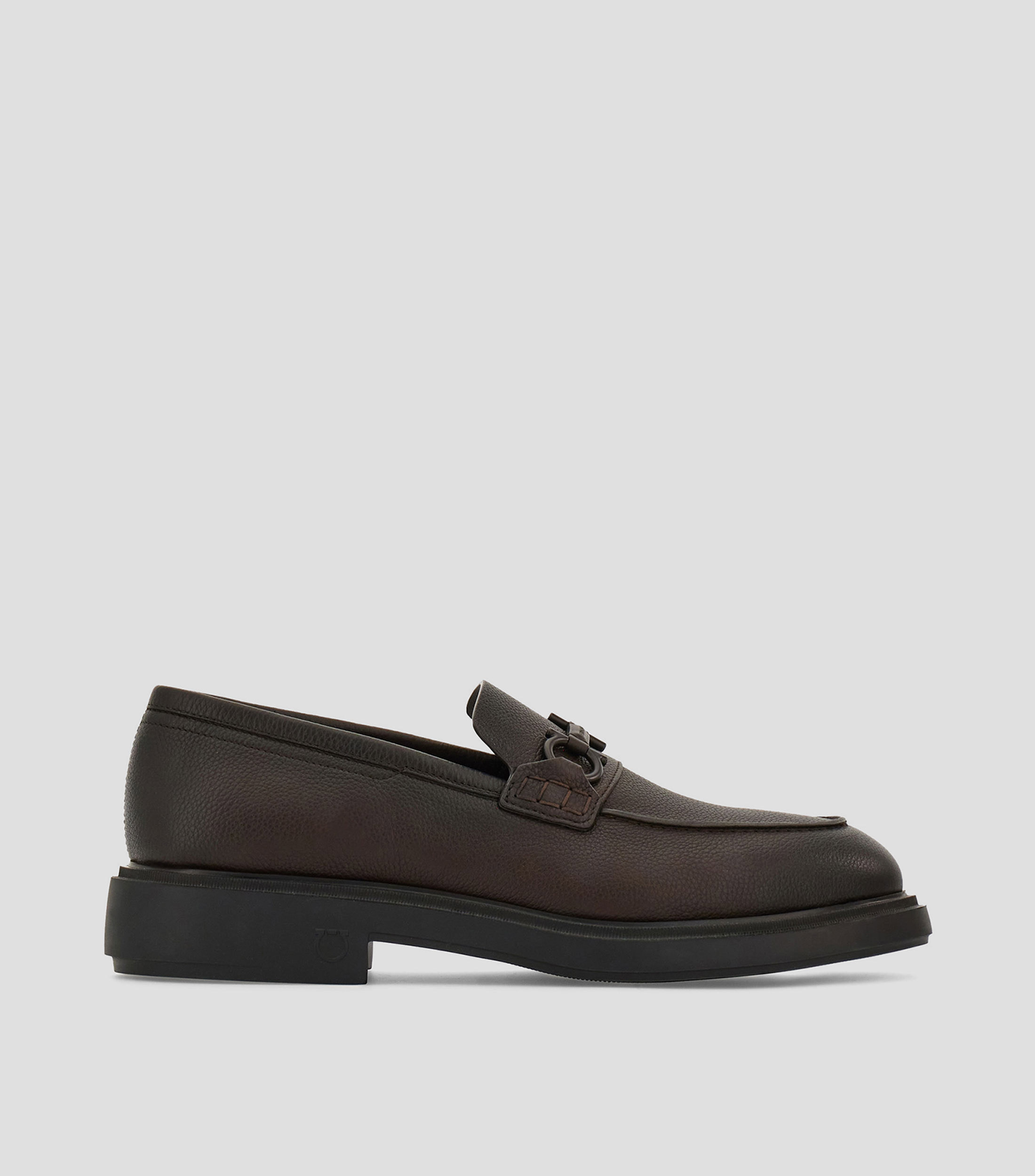 Mocasines en piel de becerro martillada Hombre
